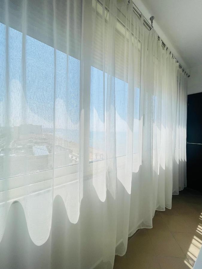 Mediterranean Sea Apartments Durres Bagian luar foto